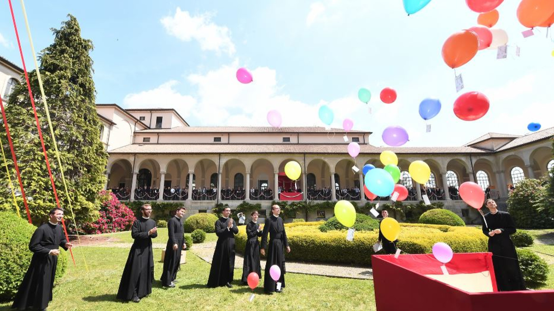 Immagine di Don Brambilla: a rischio il rapporto tra il prete e le comunità che guida