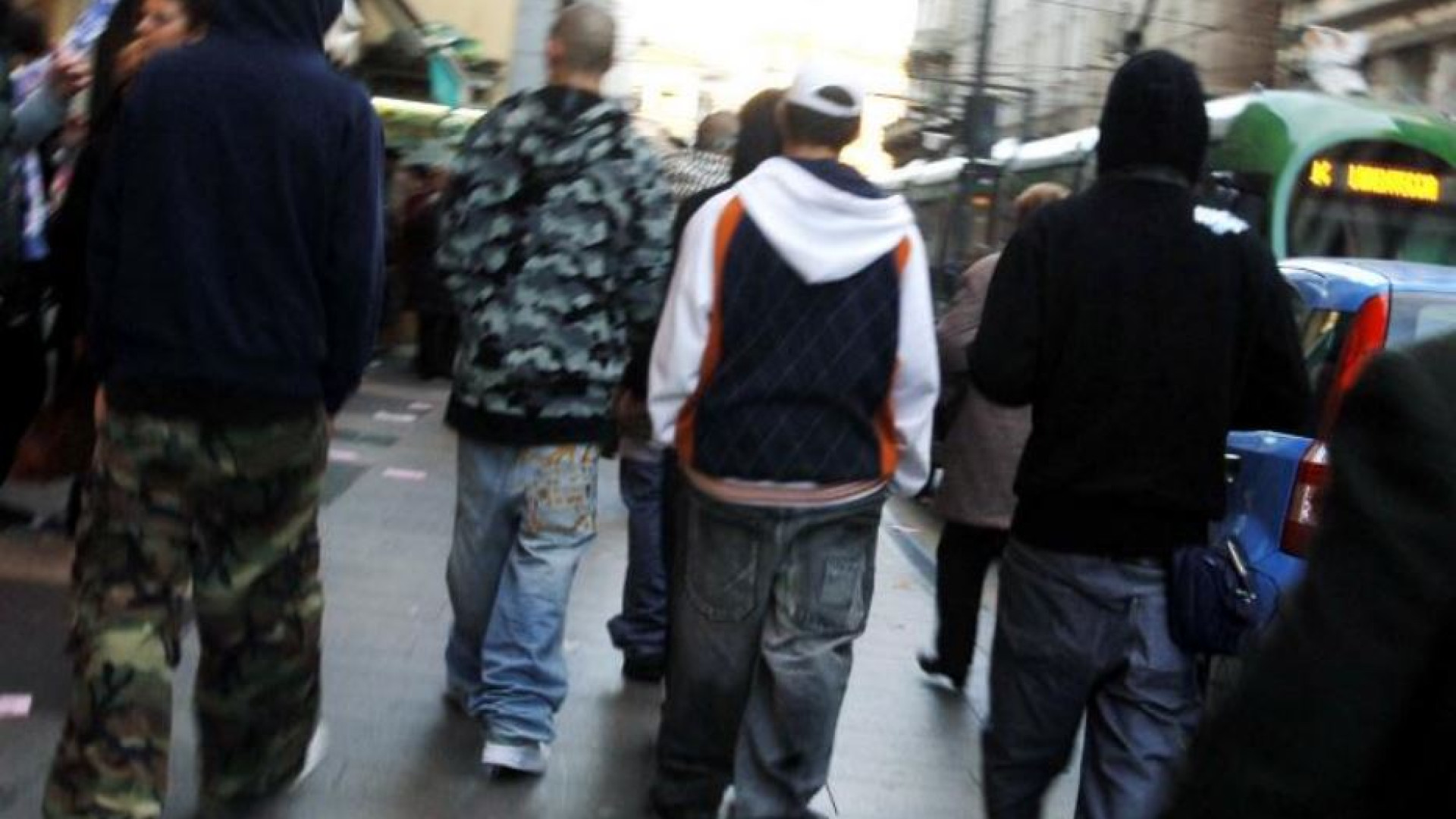 Immagine di Baby gang: gruppi “fluidi” che nascono sul web, la nuova frontiera del disagio