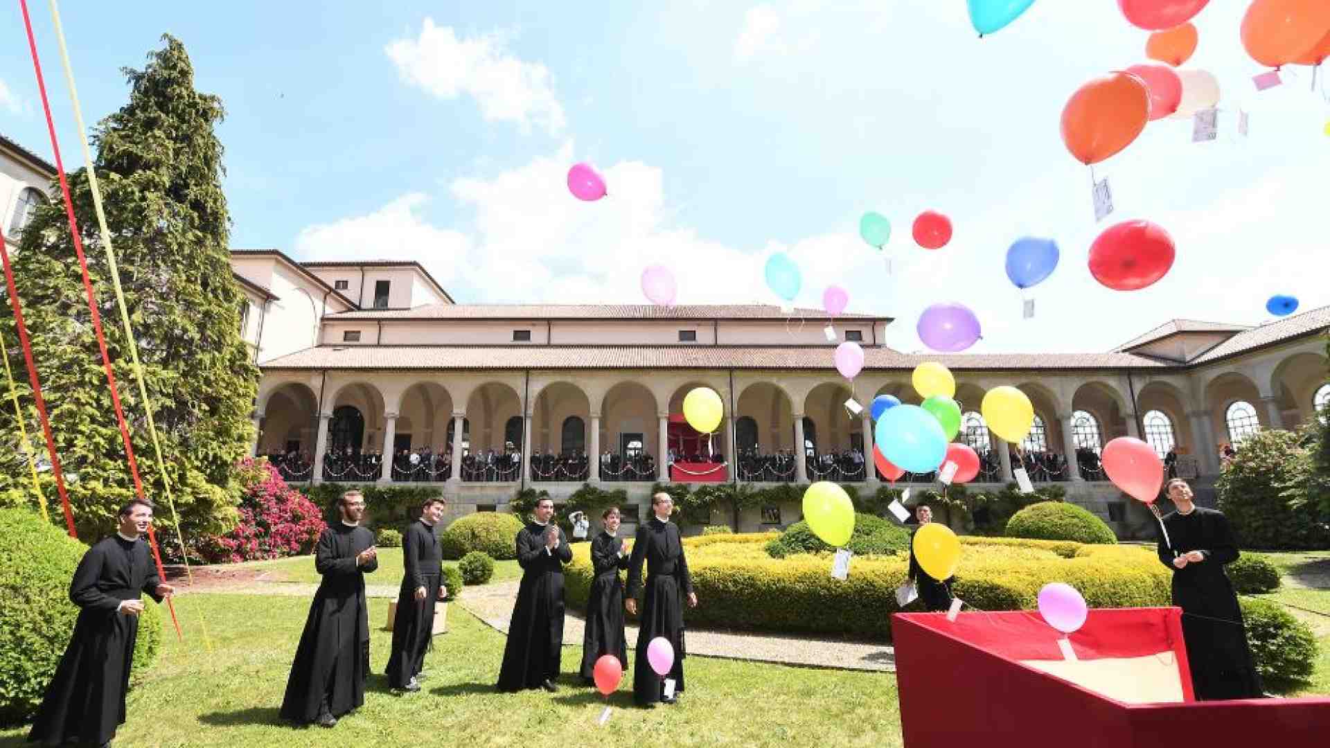 Immagine di Don Brambilla: a rischio il rapporto tra il prete e le comunità che guida