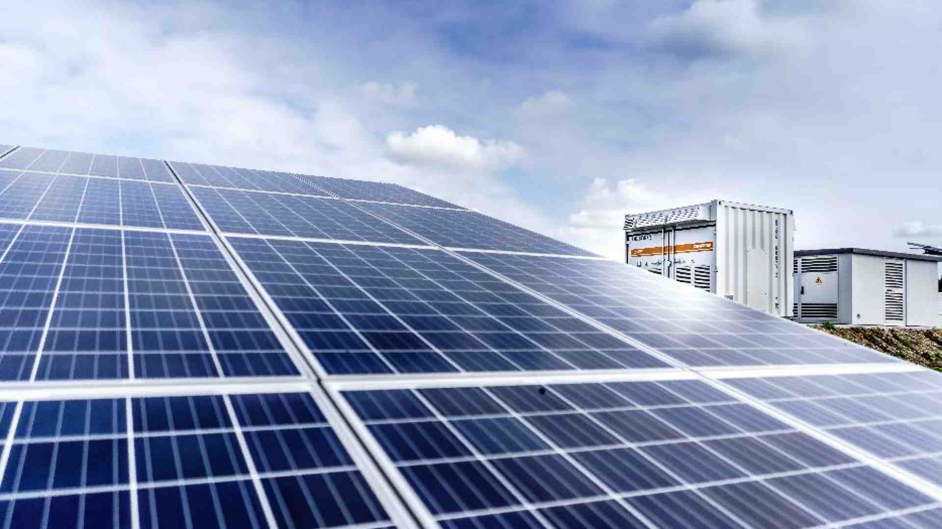 Immagine di Diamo nuova energia all'Italia col sole sui tetti delle fabbriche