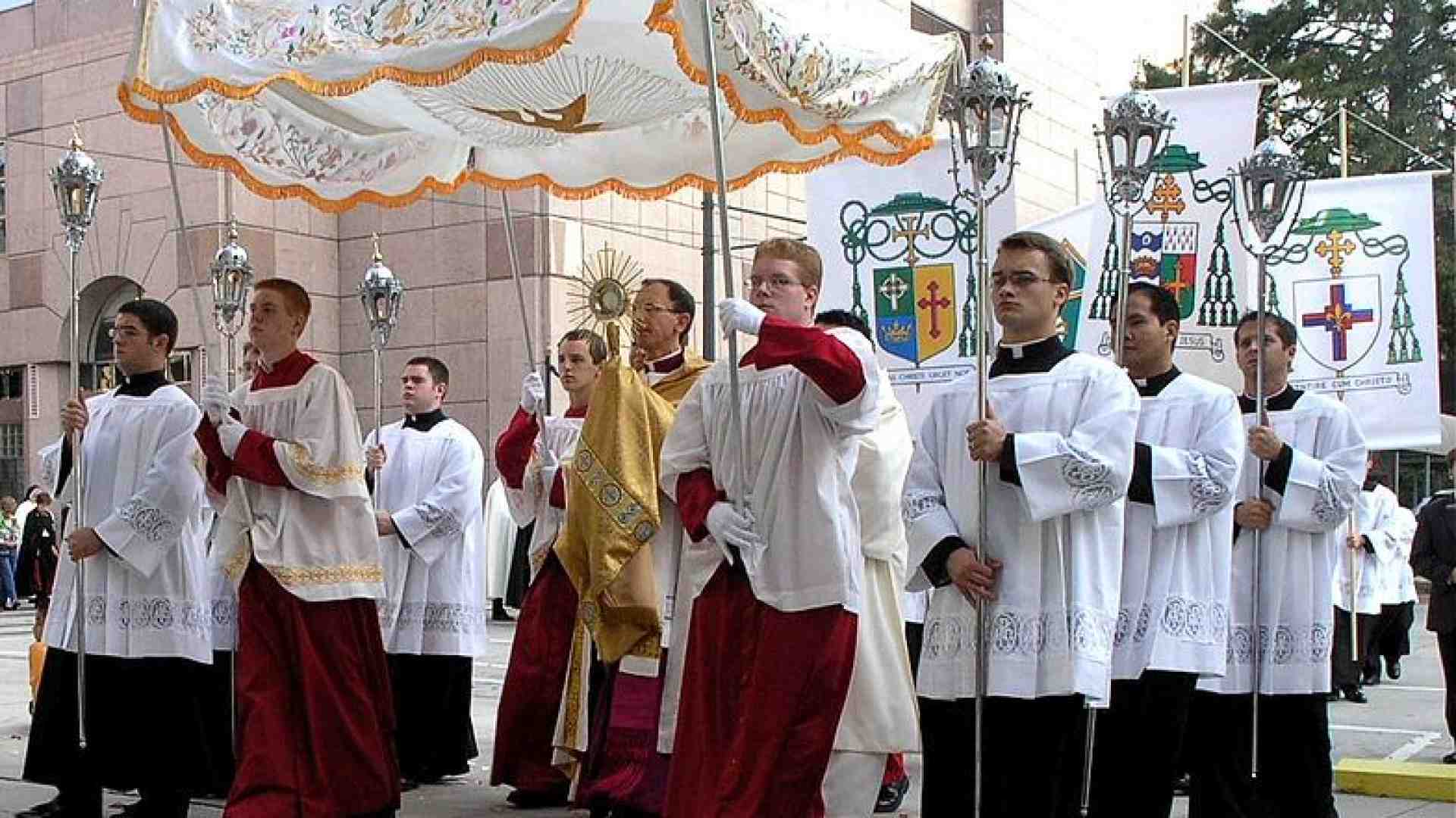 Immagine di Processione eucaristica coast to coast