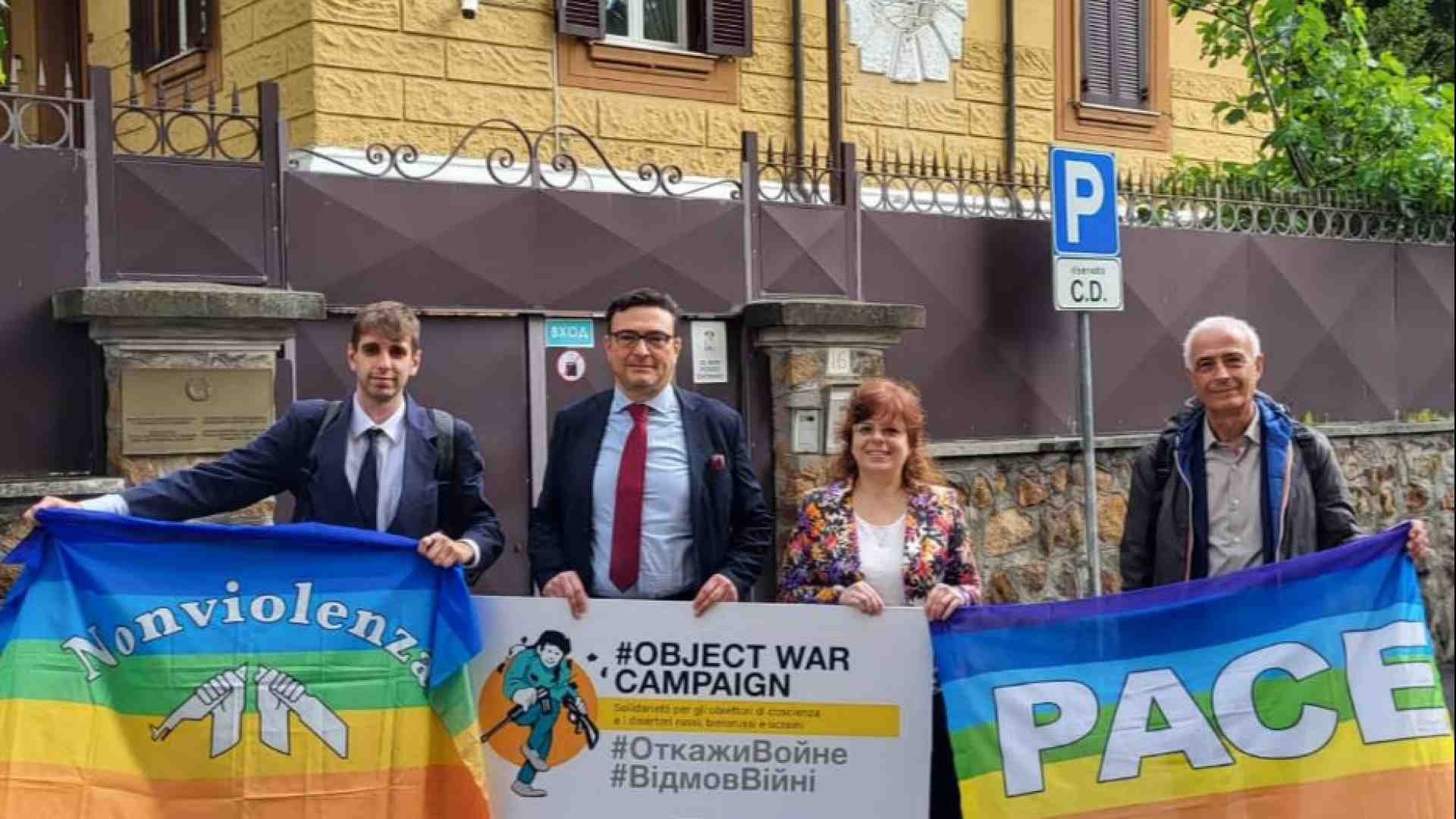 Immagine di La campagna: diritto all'obiezione al militare, asilo in Ue per gli obiettori
