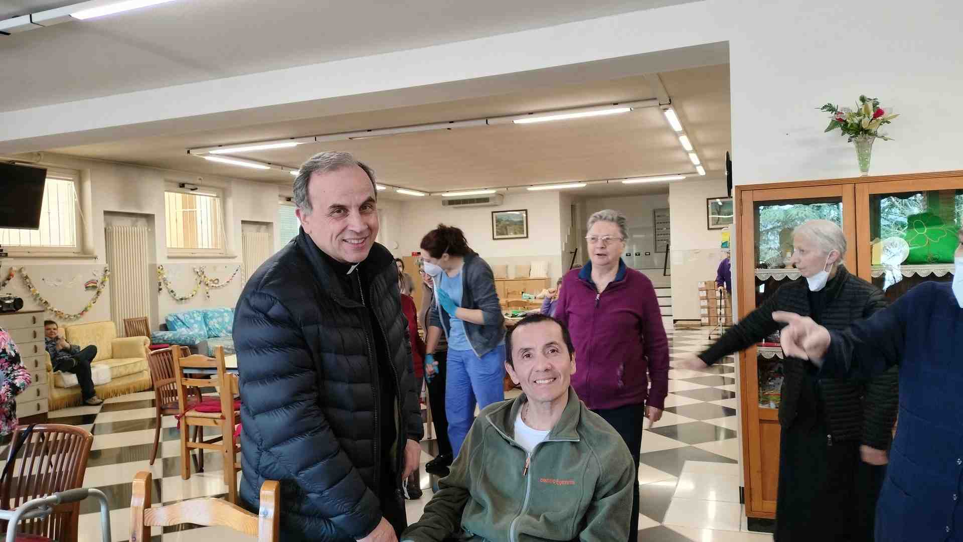 Immagine di Migliaia di mani strette e di parole dette