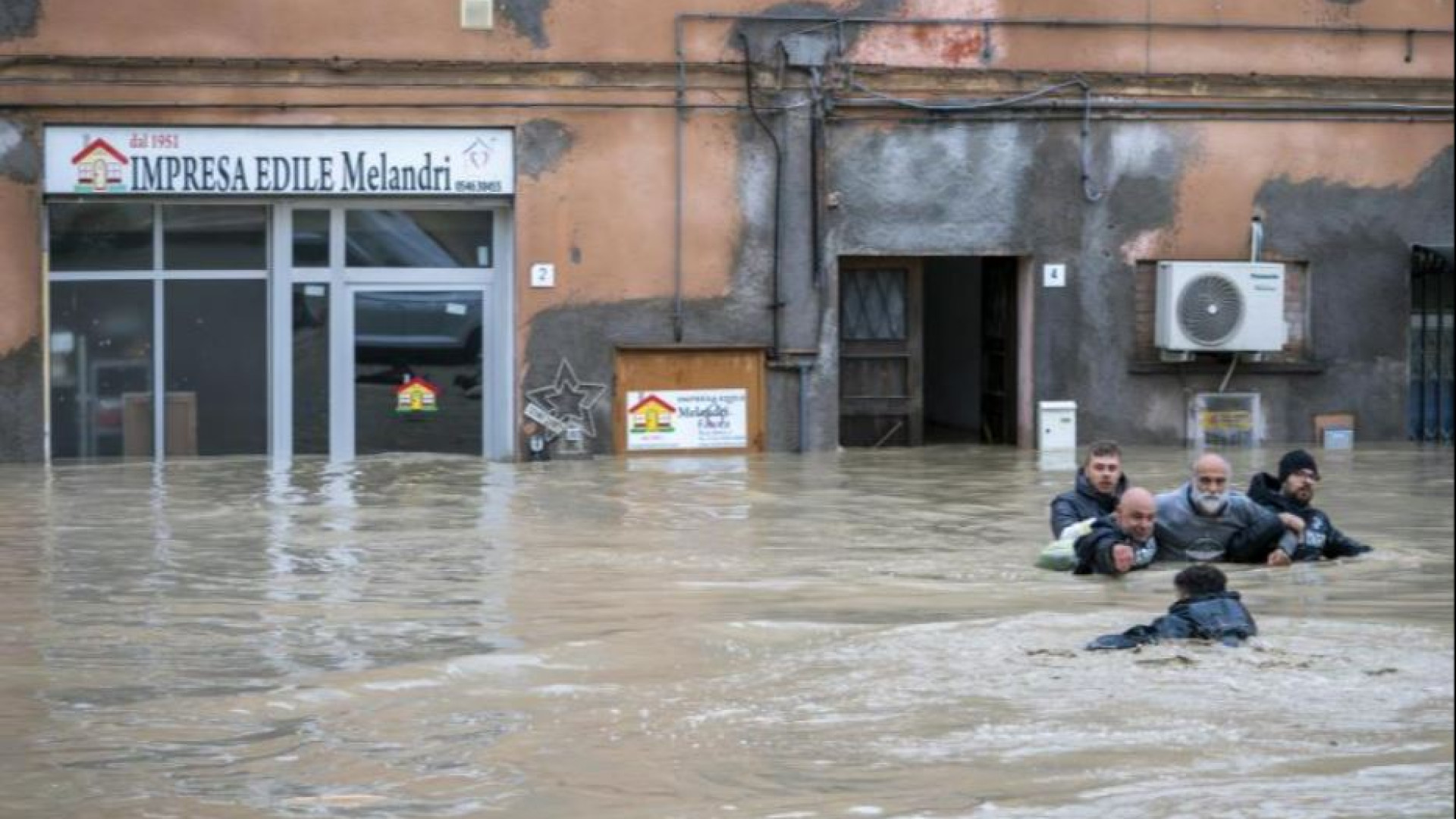 Immagine di Bomba d'acqua dopo la siccità. Ecco i conti con il clima