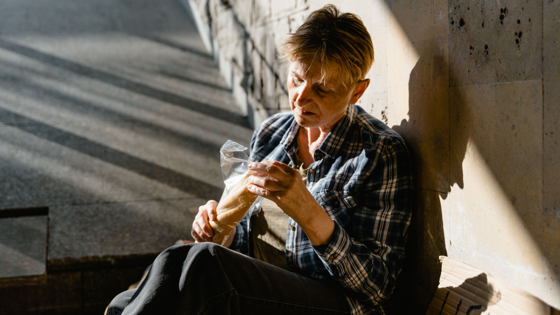 Immagine di Poveri penalizzati e lavoro svilito: così si fa un balzo all'indietro