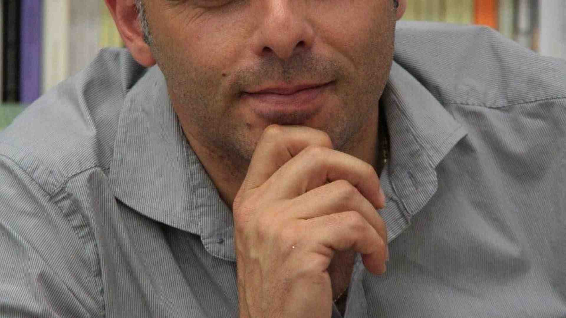 Immagine di Educare al tempo del web: incontro-spettacolo col poliziotto-scrittore Domenico Geracitano