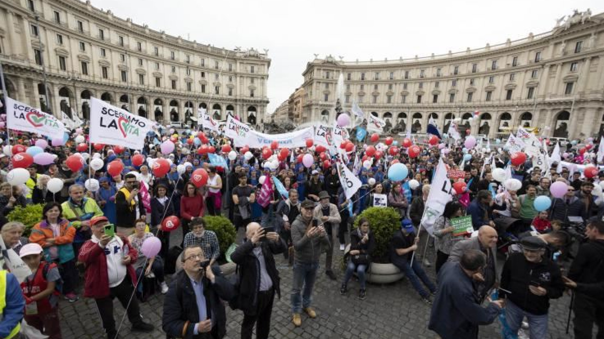 Immagine di A Roma il popolo della vita. «Noi dalla parte di piccoli, ultimi e scartati»