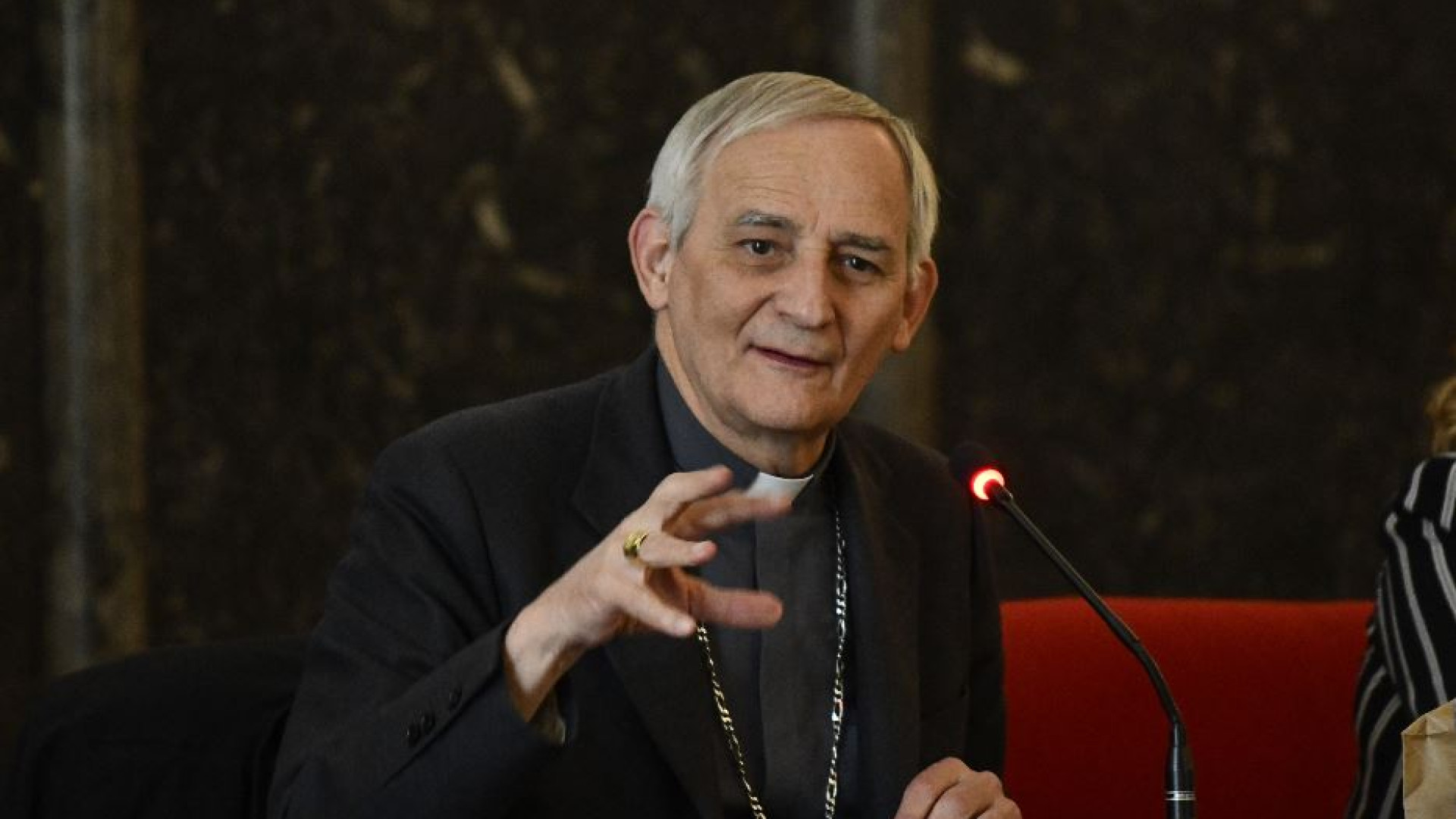 Immagine di Papa Francesco affida al cardinale Zuppi la missione di mediazione per l’Ucraina