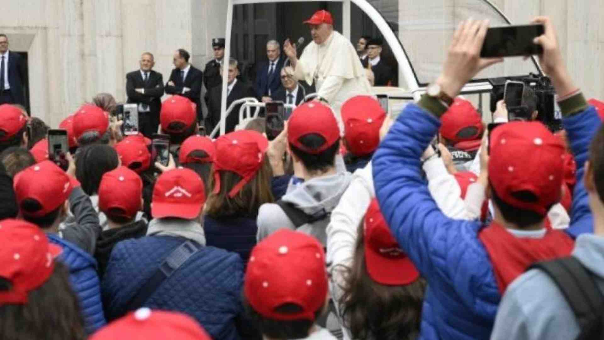 Immagine di l Papa ai cresimandi: il diavolo è felice se sparliamo e litighiamo