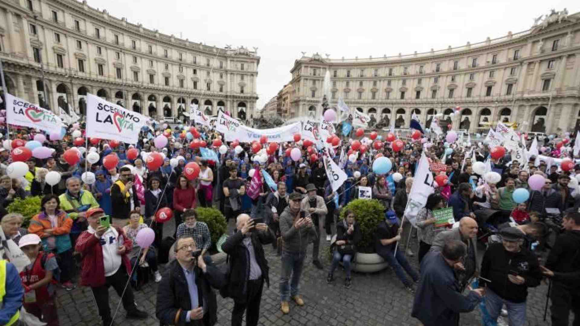 Immagine di A Roma il popolo della vita. «Noi dalla parte di piccoli, ultimi e scartati»
