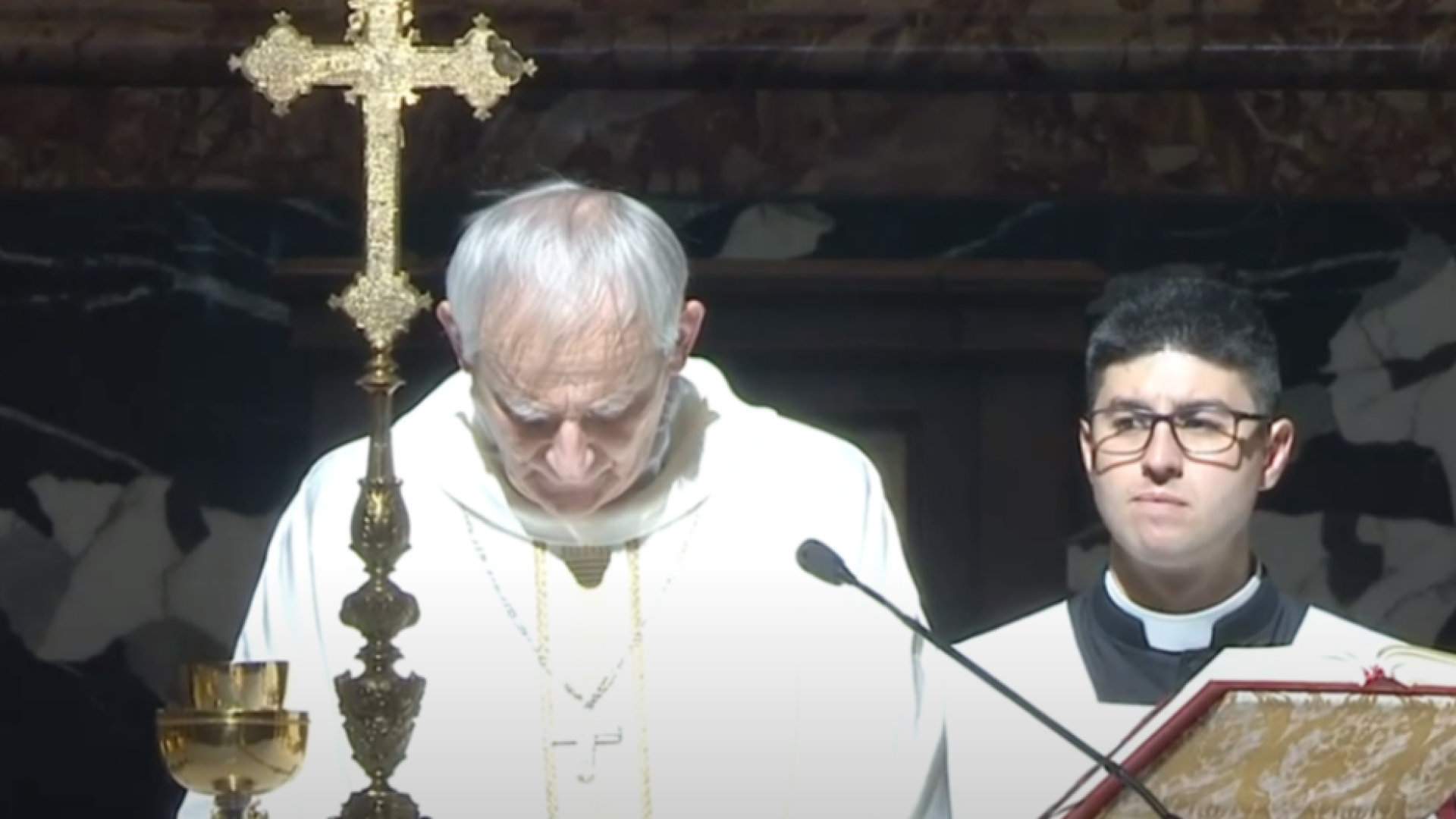 Immagine di Zuppi alla messa in San Pietro con i vescovi: "Coraggio e unità"