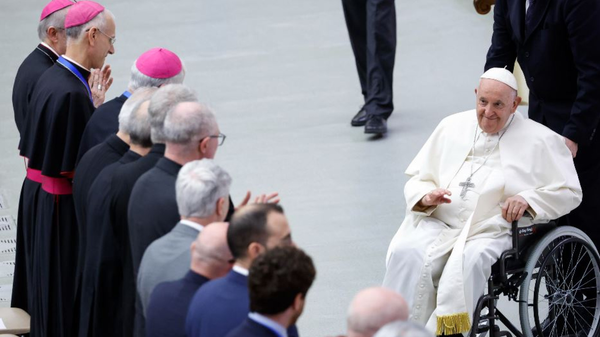 Immagine di Papa Francesco: Chiesa sia aperta e "inquieta"