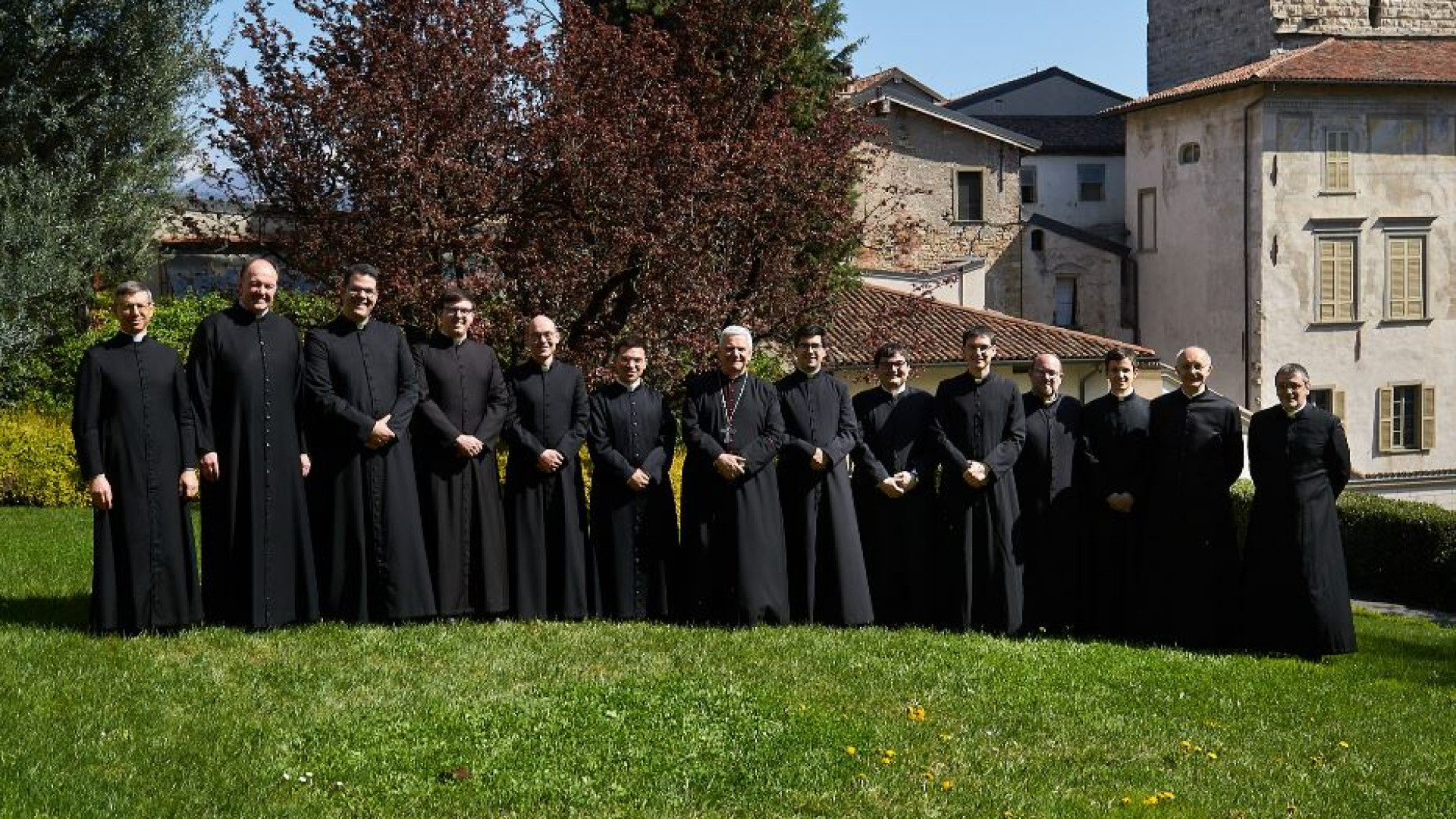 Immagine di Nove giovani preti, segno di speranza per la diocesi di Giovanni XXIII