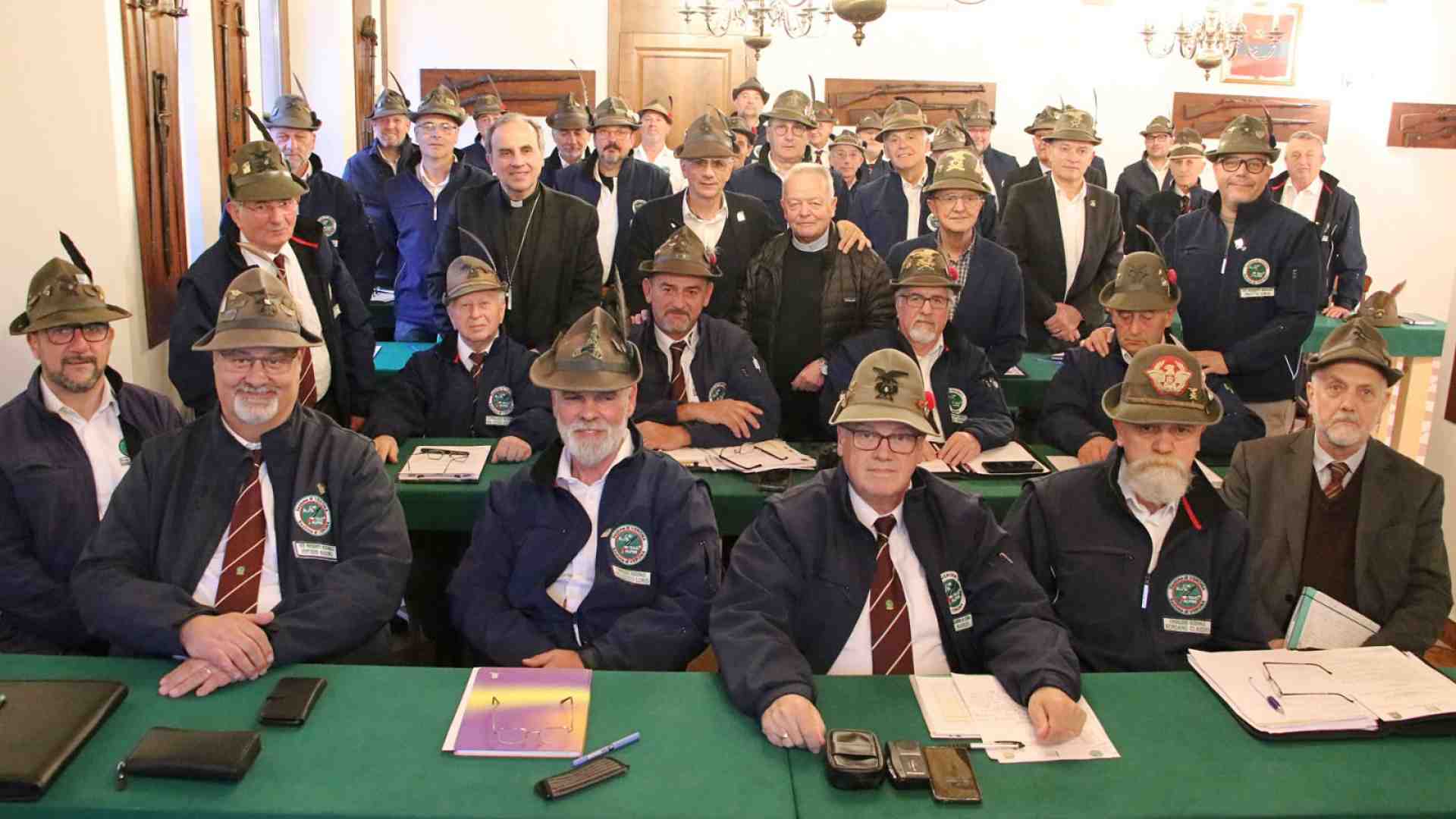 Immagine di Il vescovo Domenico ha incontrato gli alpini