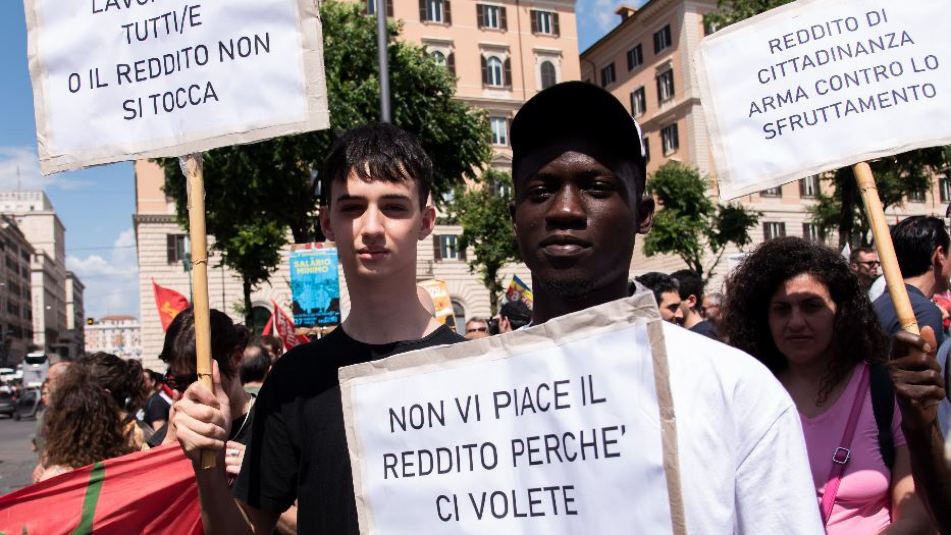 Immagine di Nel nuovo reddito restano alte le barriere per gli stranieri