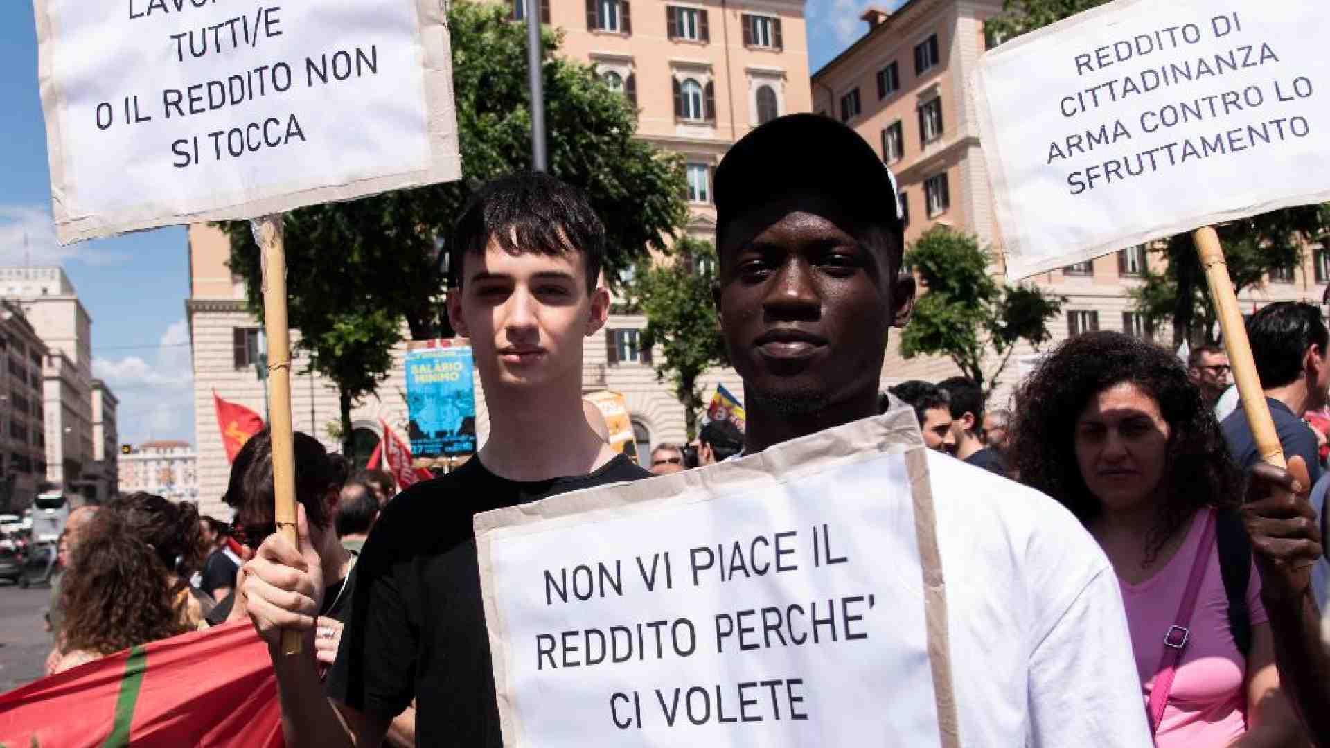 Immagine di Nel nuovo reddito restano alte le barriere per gli stranieri