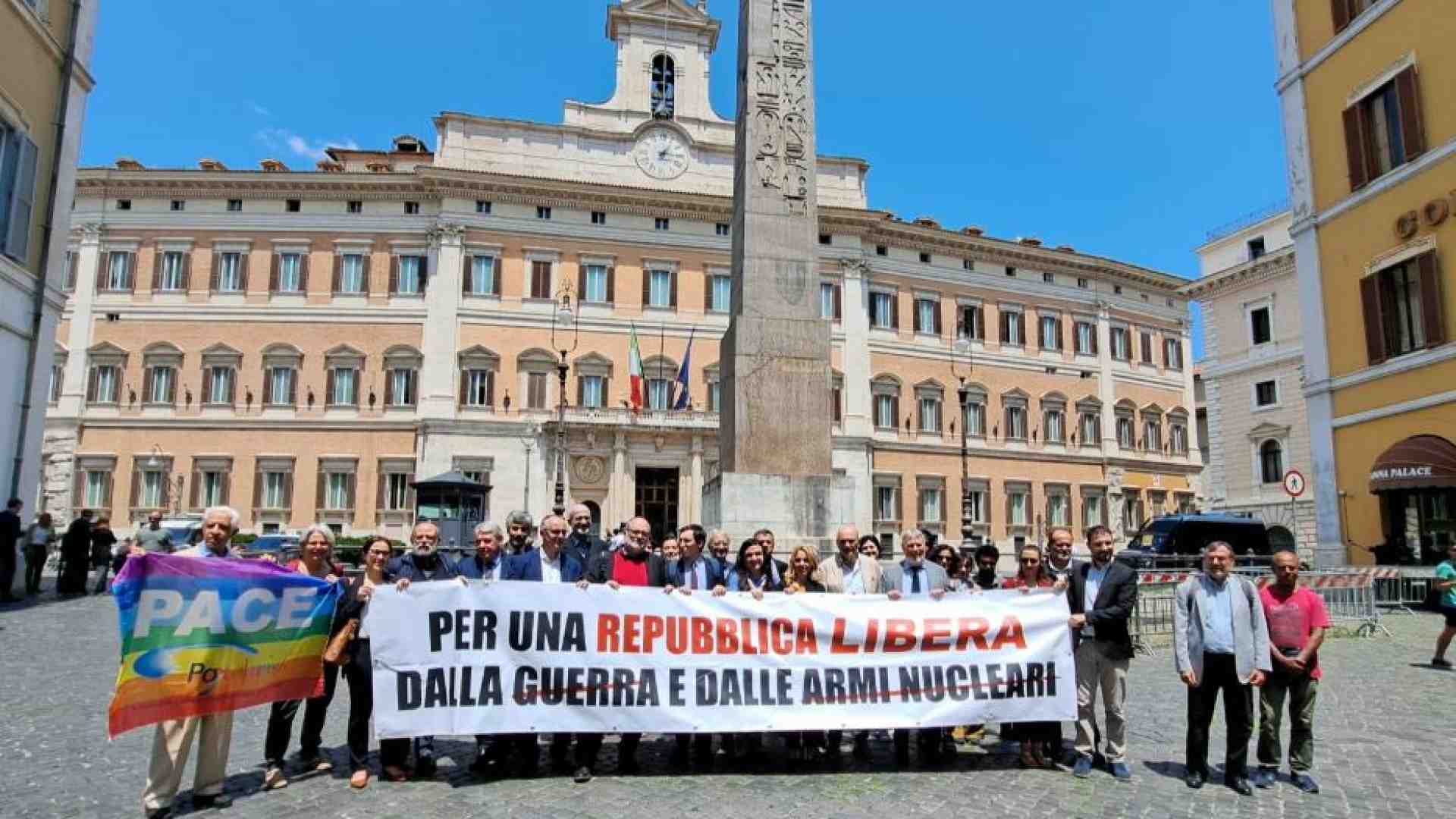 Immagine di Appello di 32 associazioni: «L'Italia aderisca al bando delle armi nucleari»