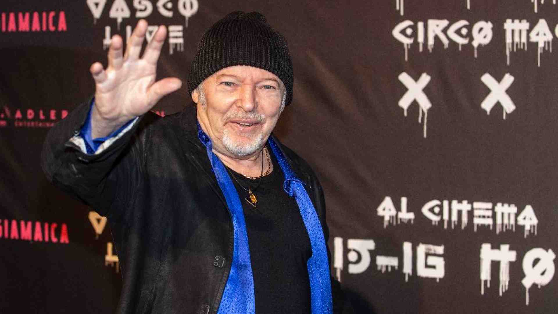 Immagine di Vasco Rossi risponde al vescovo di Rimini: «Ci rialzeremo»