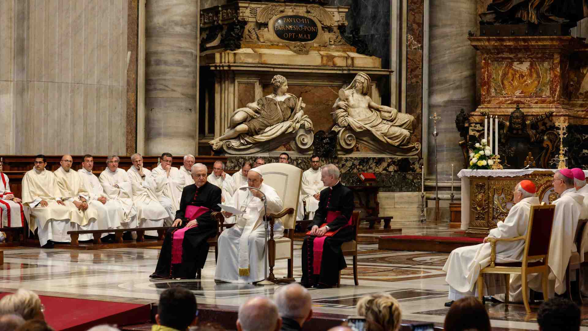 Immagine di Il Papa: Dio non crea santi in laboratorio
