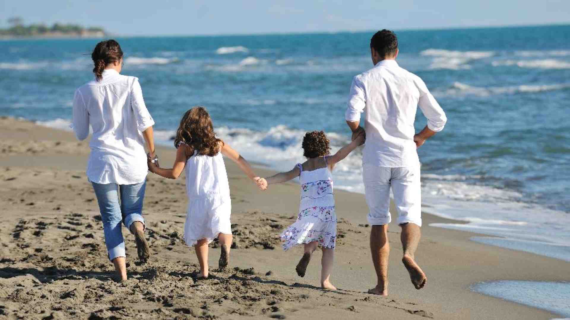 Immagine di Vacanze proibitive per le famiglie: ecco quanto costano le ferie estive