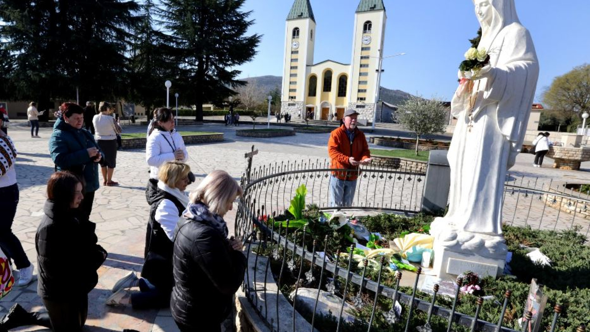 Immagine di «Così Medjugorje chiede di essere operatori di pace»