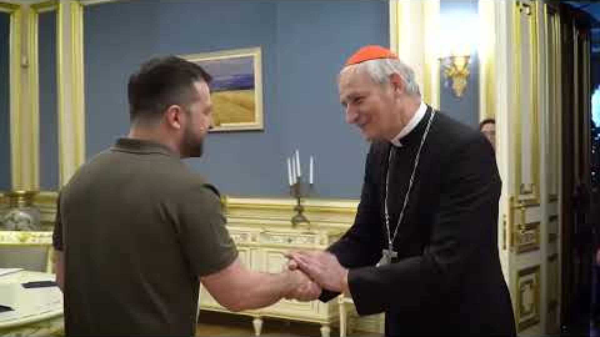 Immagine di Faccia a faccia tra Zuppi e Zelensky. Si è aperto un canale umanitario a Kiev