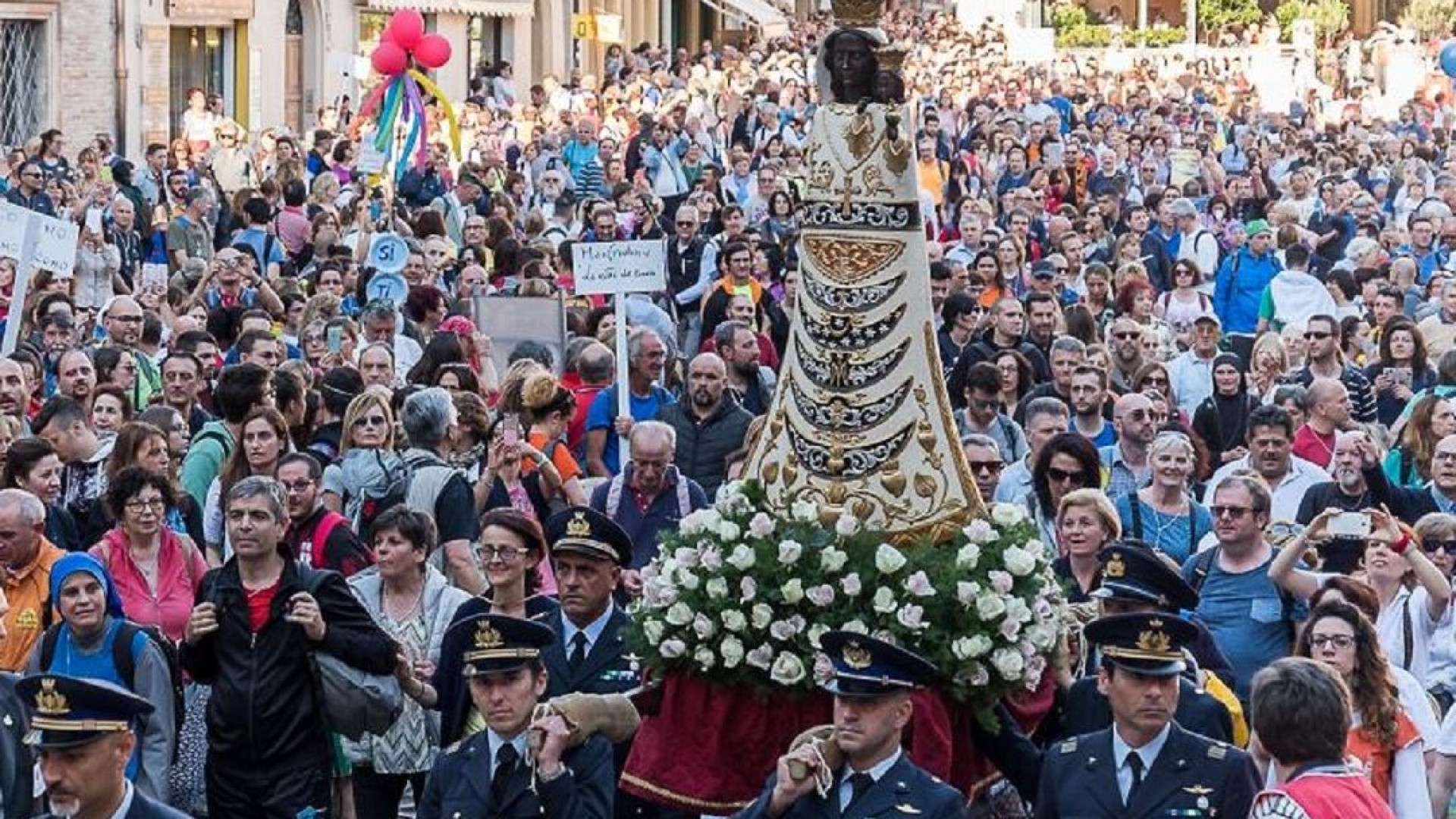 Immagine di Macerata-Loreto, in cammino verso la Santa Casa per invocare la pace