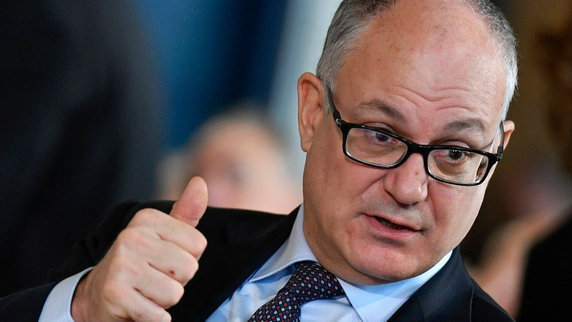 Immagine di Gualtieri trascrive due atti di nascita esteri di figli di due mamme