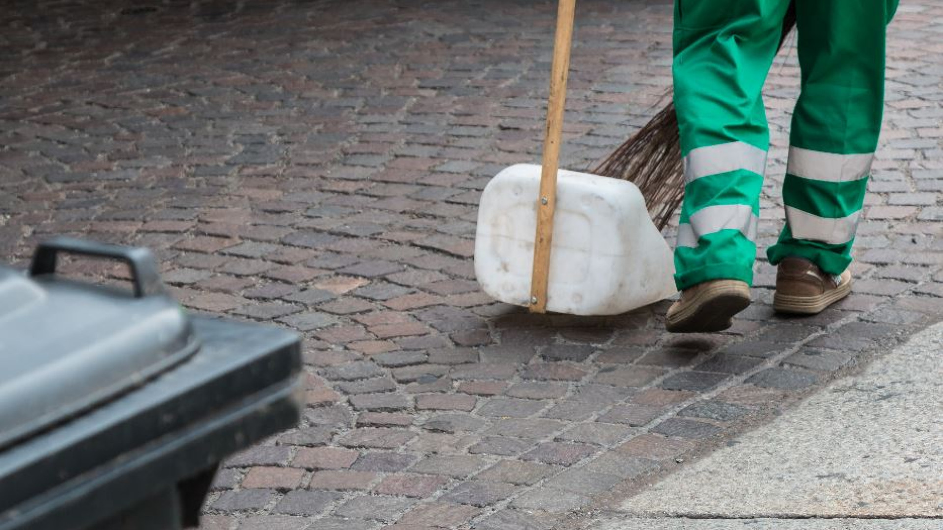 Immagine di Uno spazzino a Friburgo. L’umile mistica di Michel Simonet