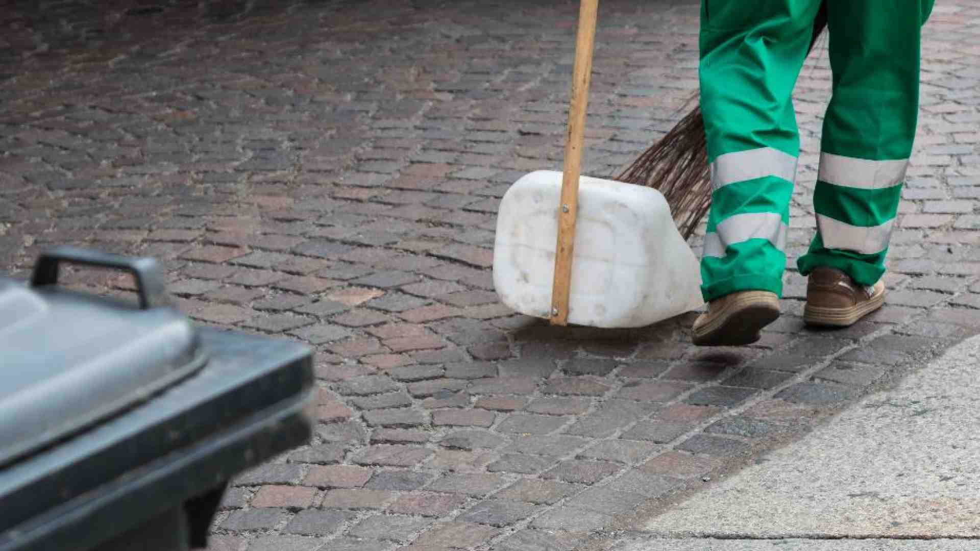 Immagine di Uno spazzino a Friburgo. L’umile mistica di Michel Simonet