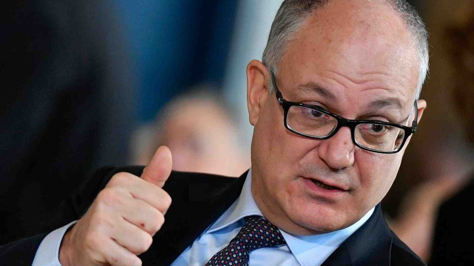 Immagine di Gualtieri trascrive due atti di nascita esteri di figli di due mamme
