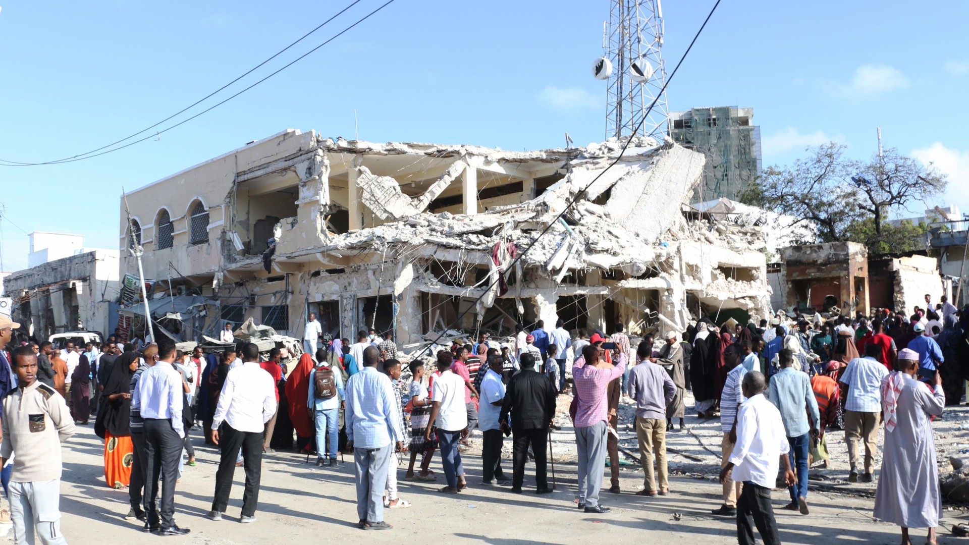 Immagine di Esplosioni a sud di Mogadiscio: due bimbi tra i 22 morti