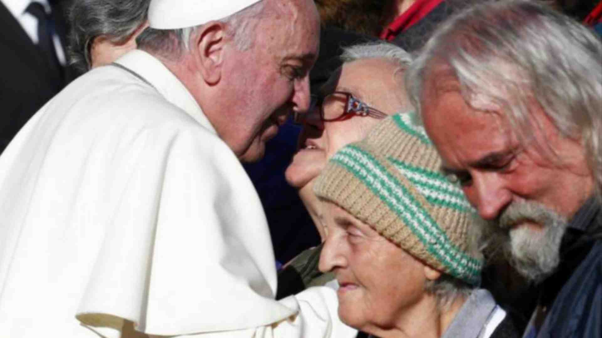 Immagine di Il Papa: non immagini commuoventi ma persone