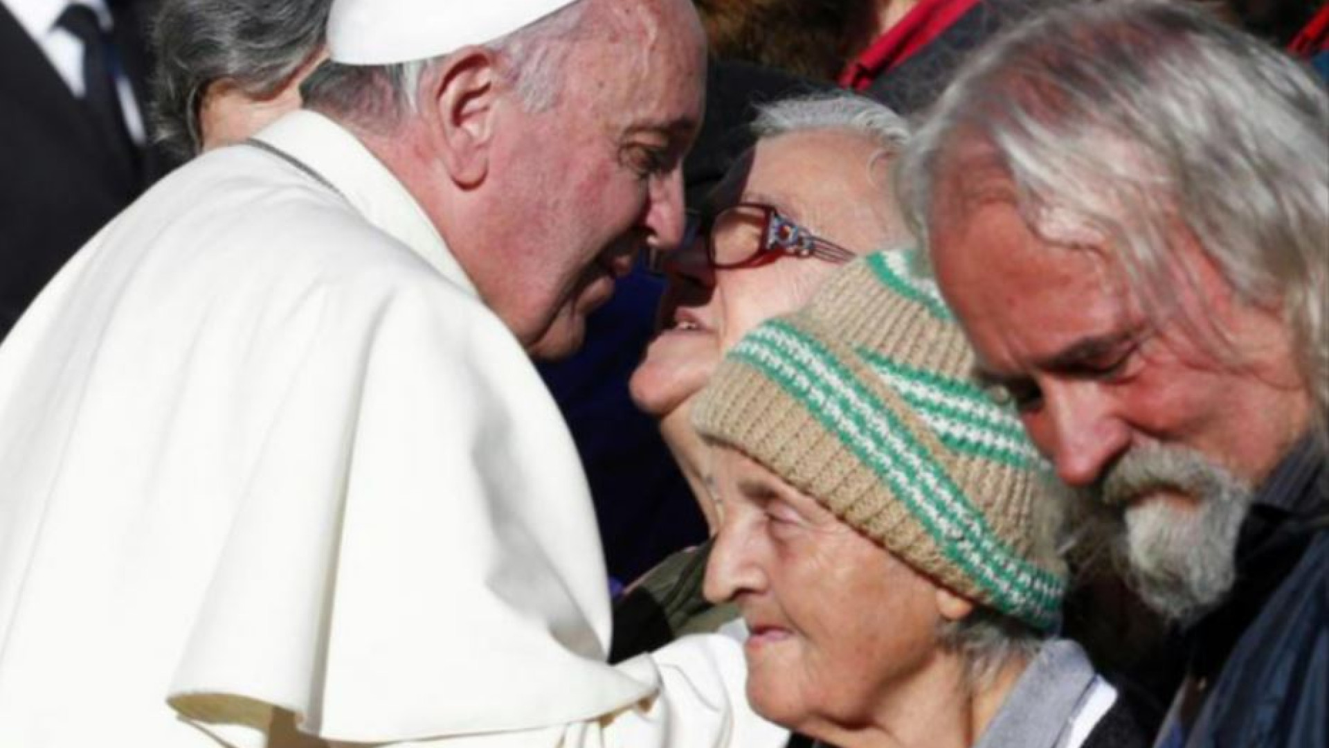 Immagine di Il Papa: non immagini commuoventi ma persone