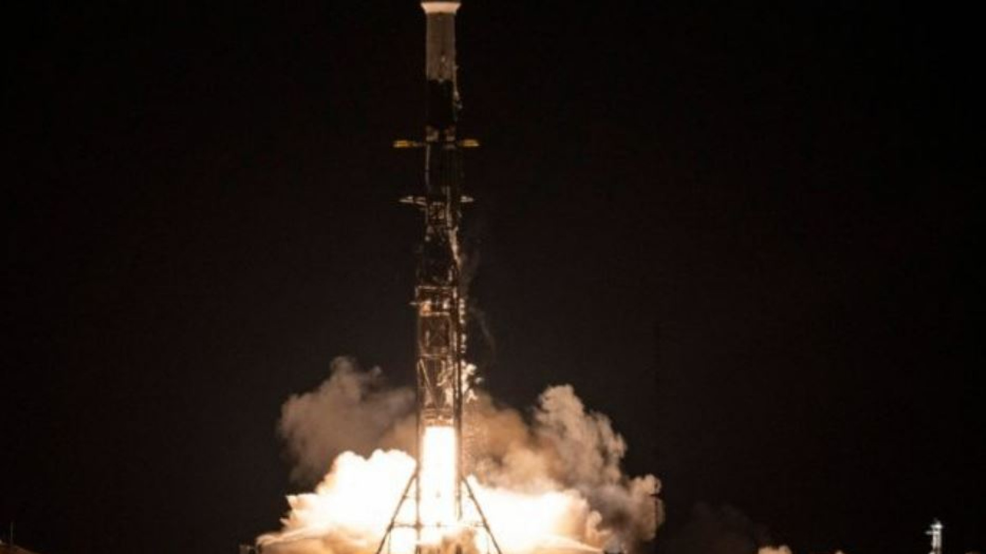 Immagine di Spei Satellites, nello spazio la speranza del Papa