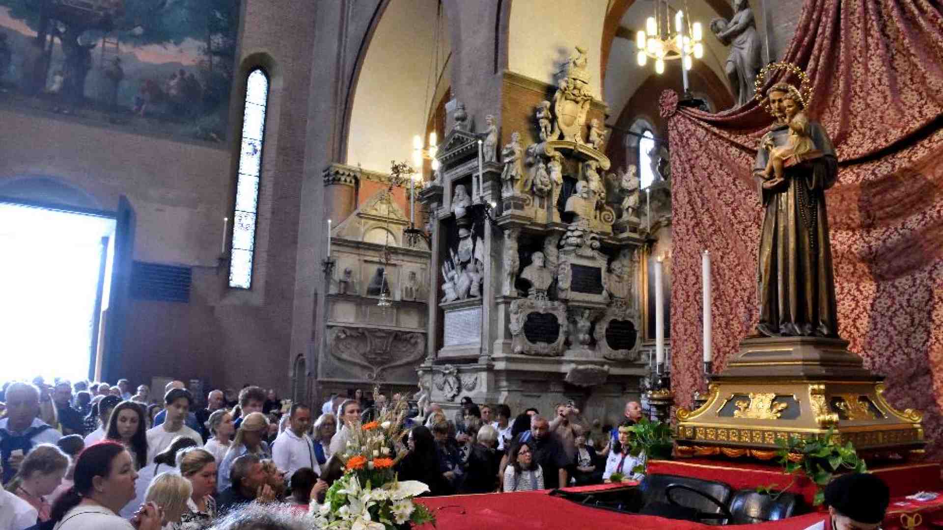 Immagine di A Padova il grande pellegrinaggio, «Sant'Antonio, accoglie e ascolta»