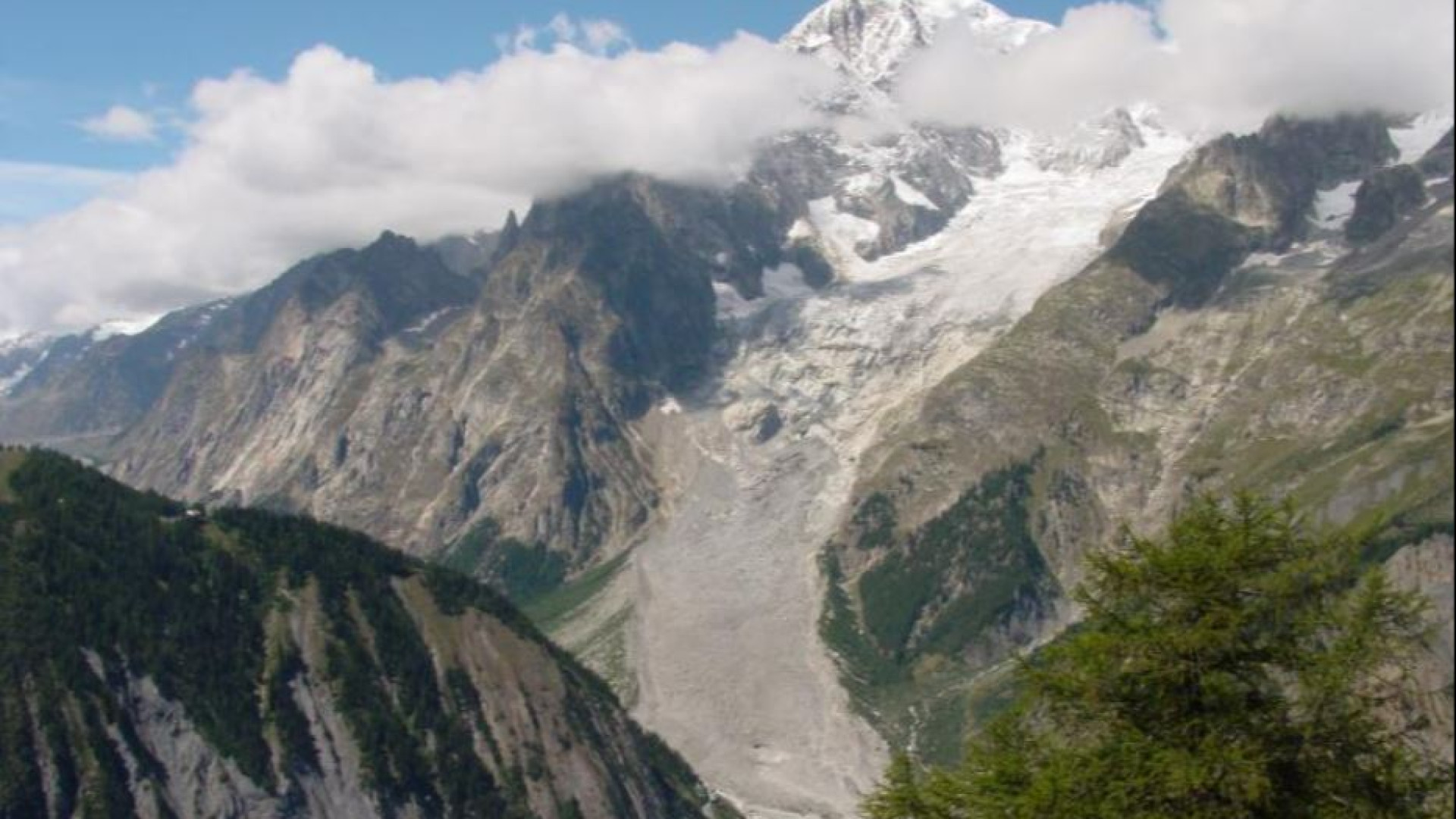 Immagine di San Bernardo, il patrono degli alpinisti