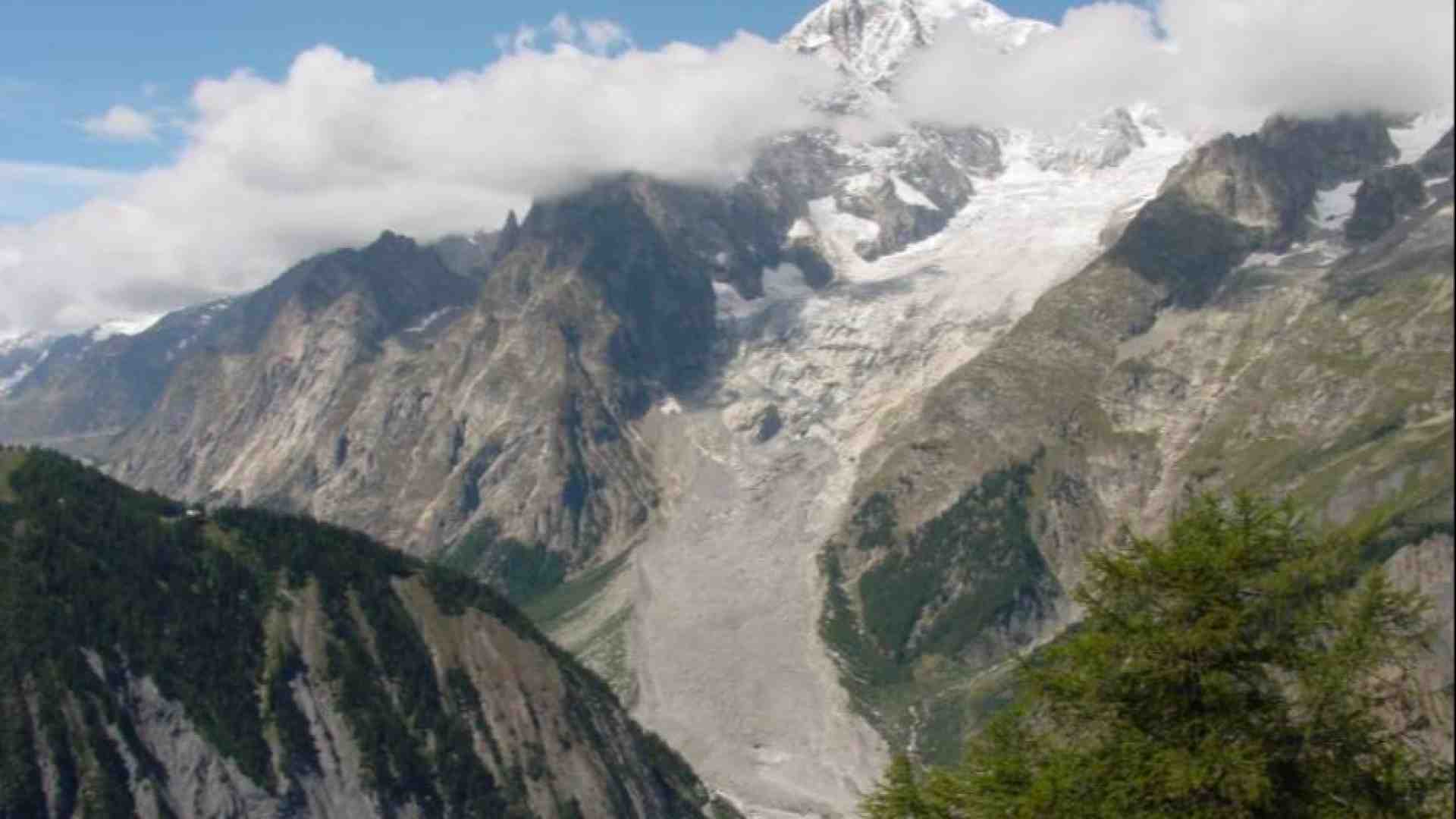 Immagine di San Bernardo, il patrono degli alpinisti