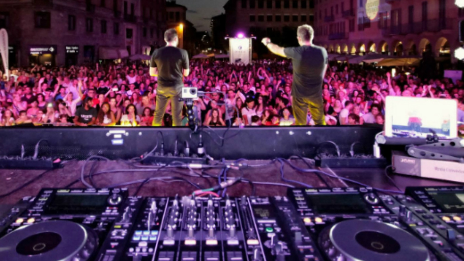 Immagine di Stradeejay, anche Linus alla maratona musicale