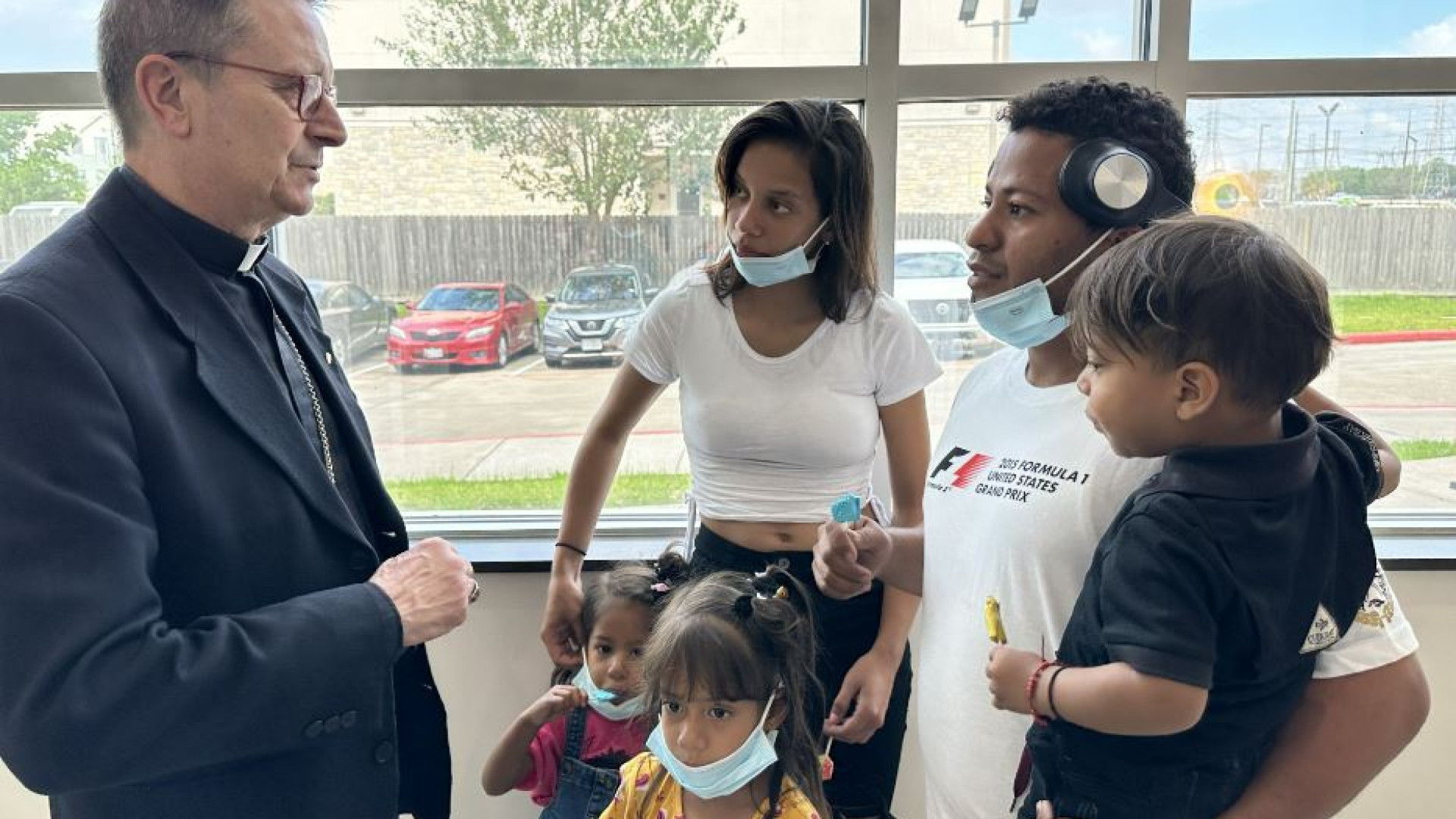 Immagine di I migranti che arrivano in Texas vedono Dio nel riparo della Caritas