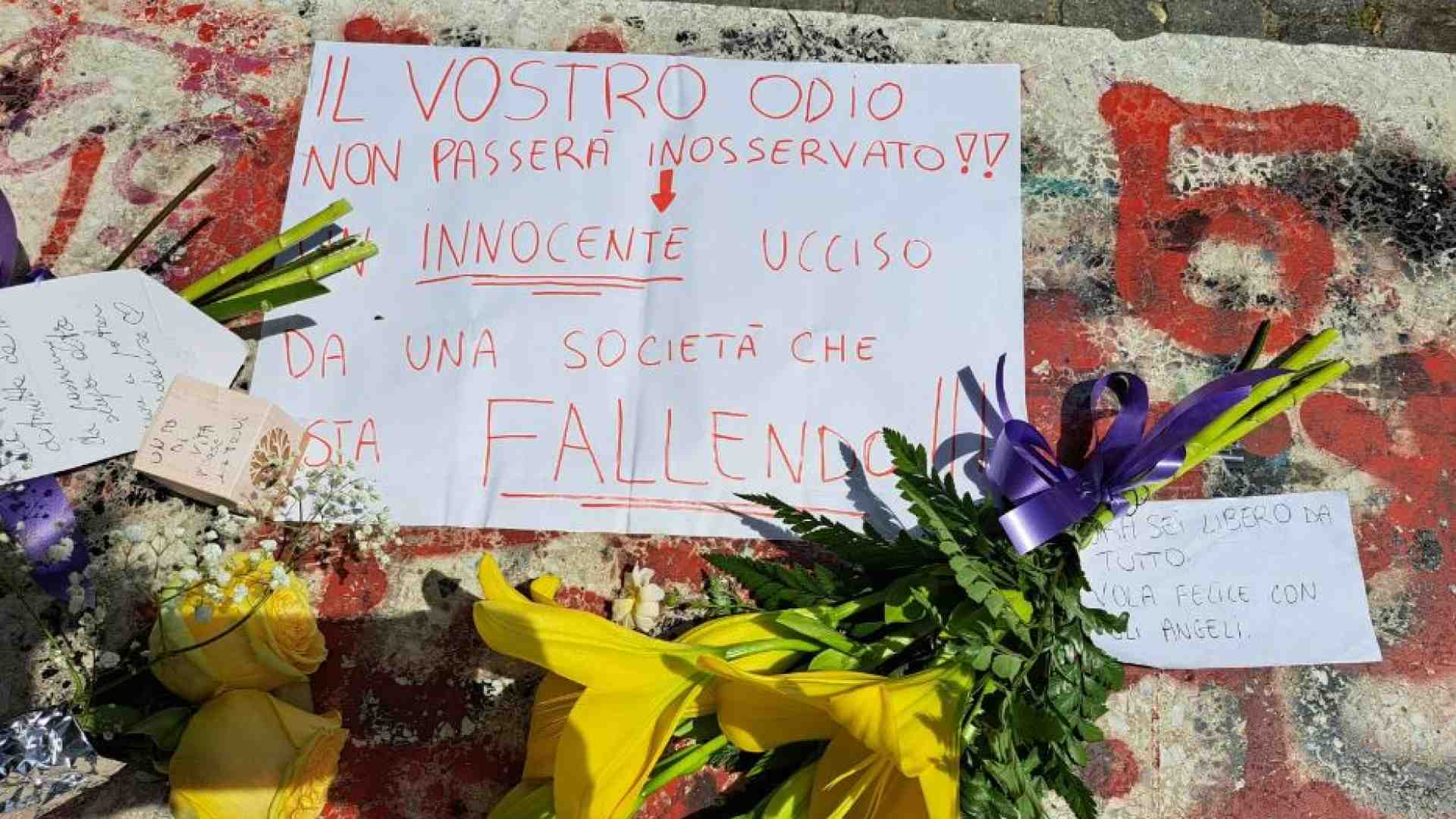 Immagine di Frederik, senza dimora ghanese, ucciso a botte. Si cercano i due aggressori