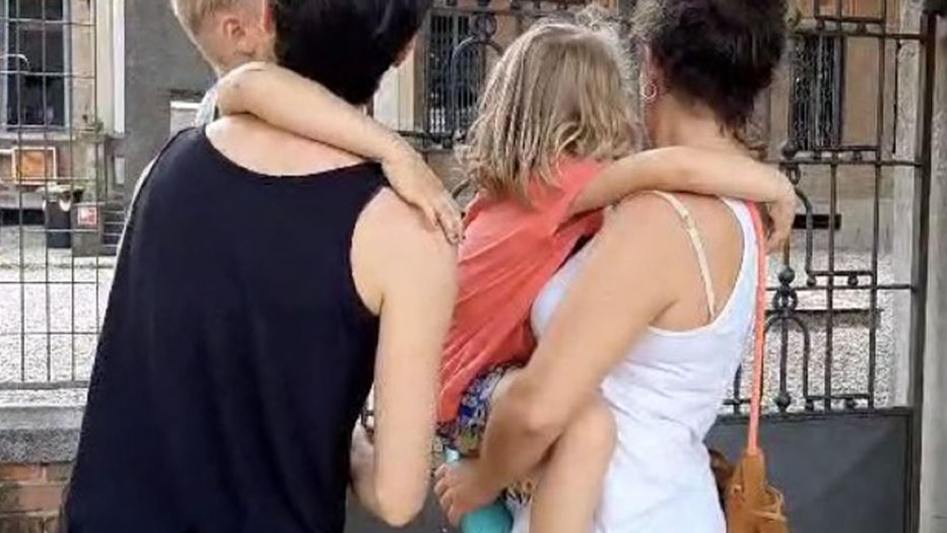Immagine di No alle registrazioni delle "due mamme": il caso Padova infiamma la politica