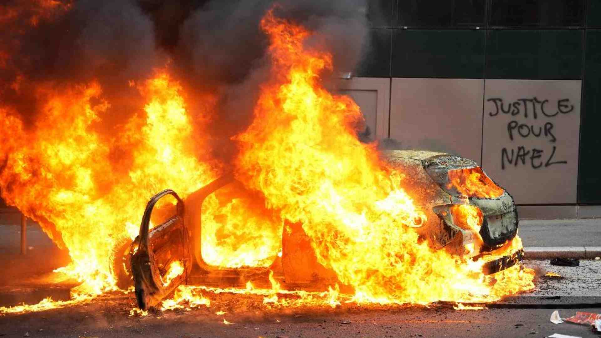 Immagine di Francia, nelle banlieue la guerriglia dei ragazzi