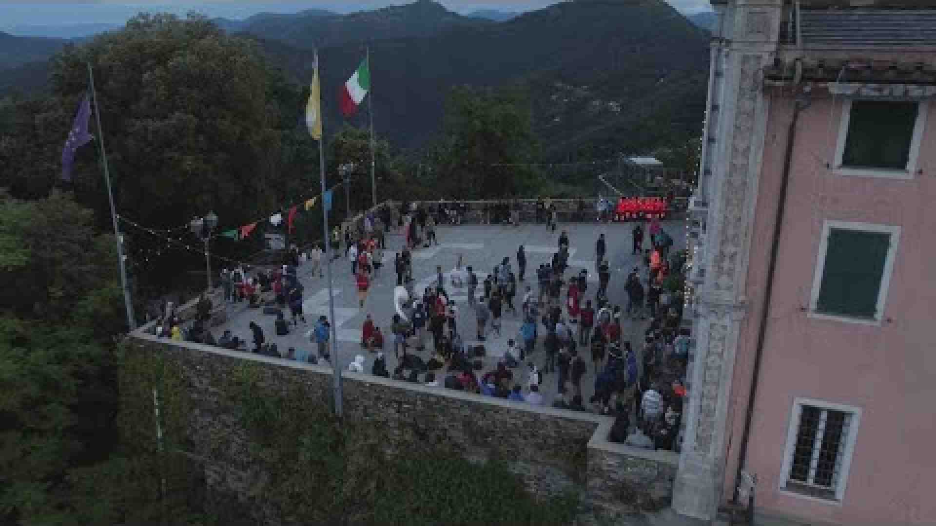Immagine di Pellegrini nella notte: da Rapallo inizia così il cammino verso Lisbona