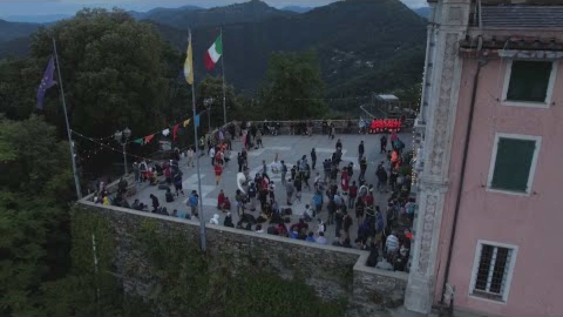 Immagine di Pellegrini nella notte: da Rapallo inizia così il cammino verso Lisbona