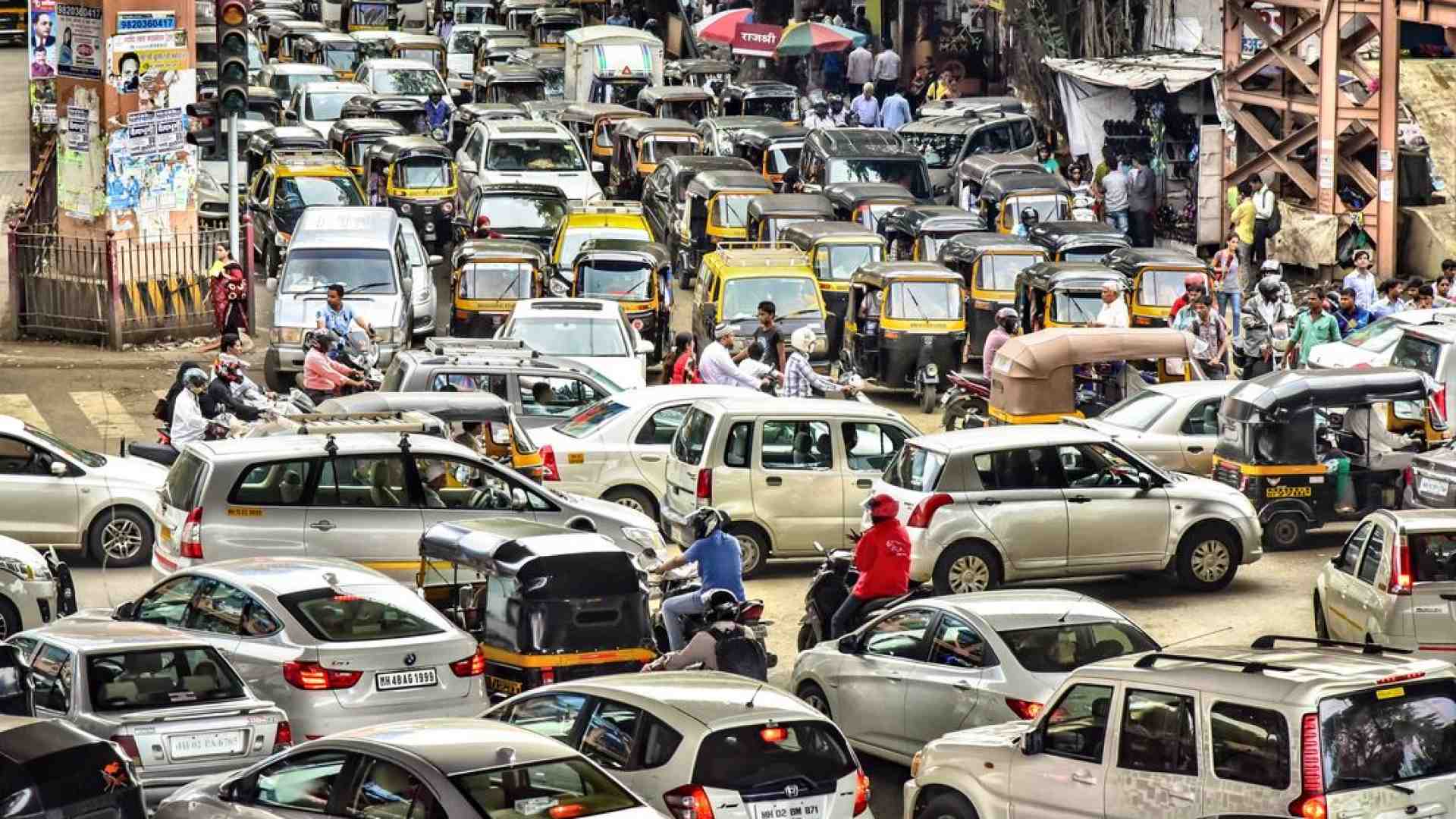 Immagine di Automobili vietate in città: il futuro di chi guida è segnato