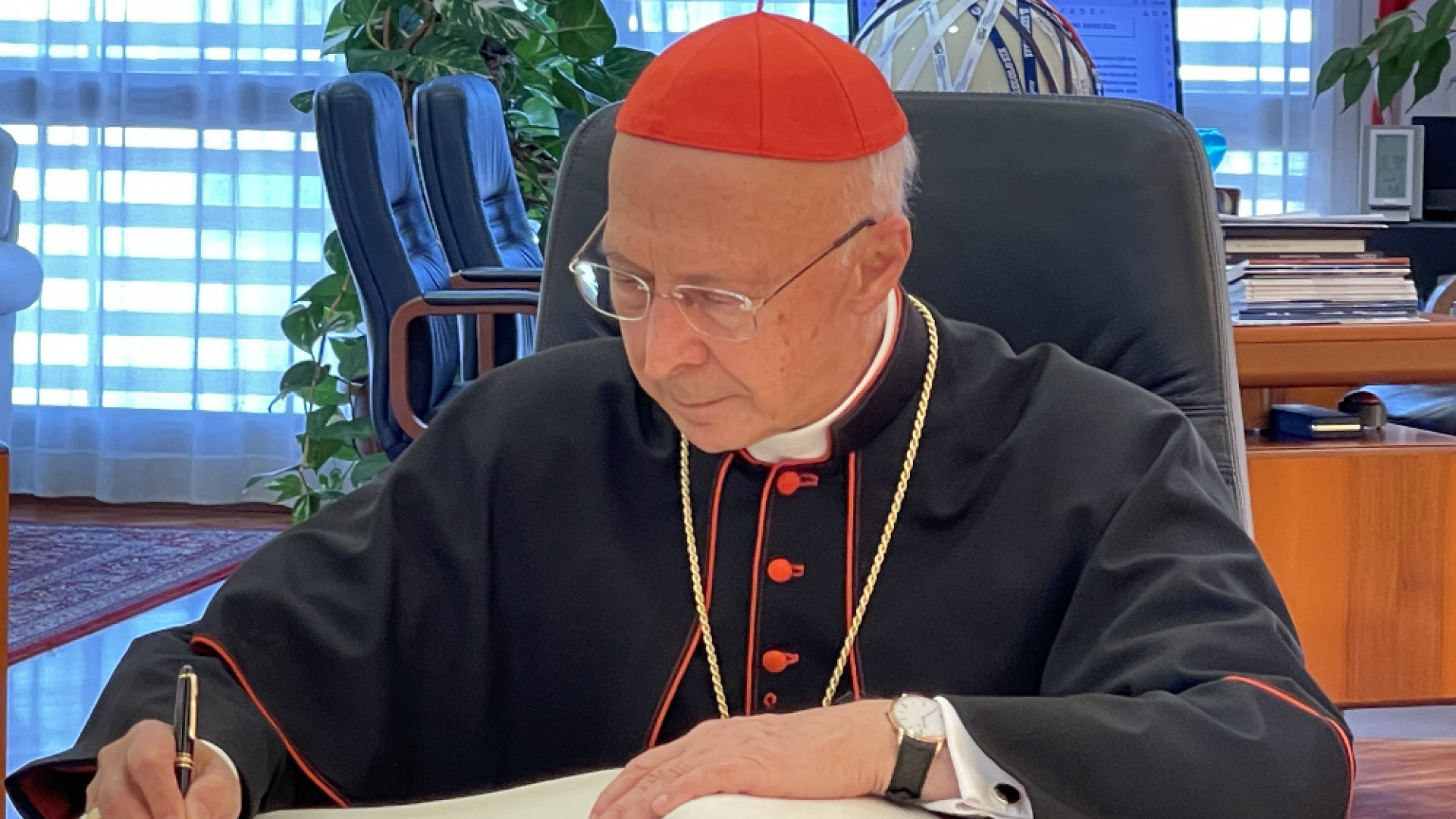 Immagine di Il cardinal Bagnasco: «Umanità inquieta, scopra Gesù»