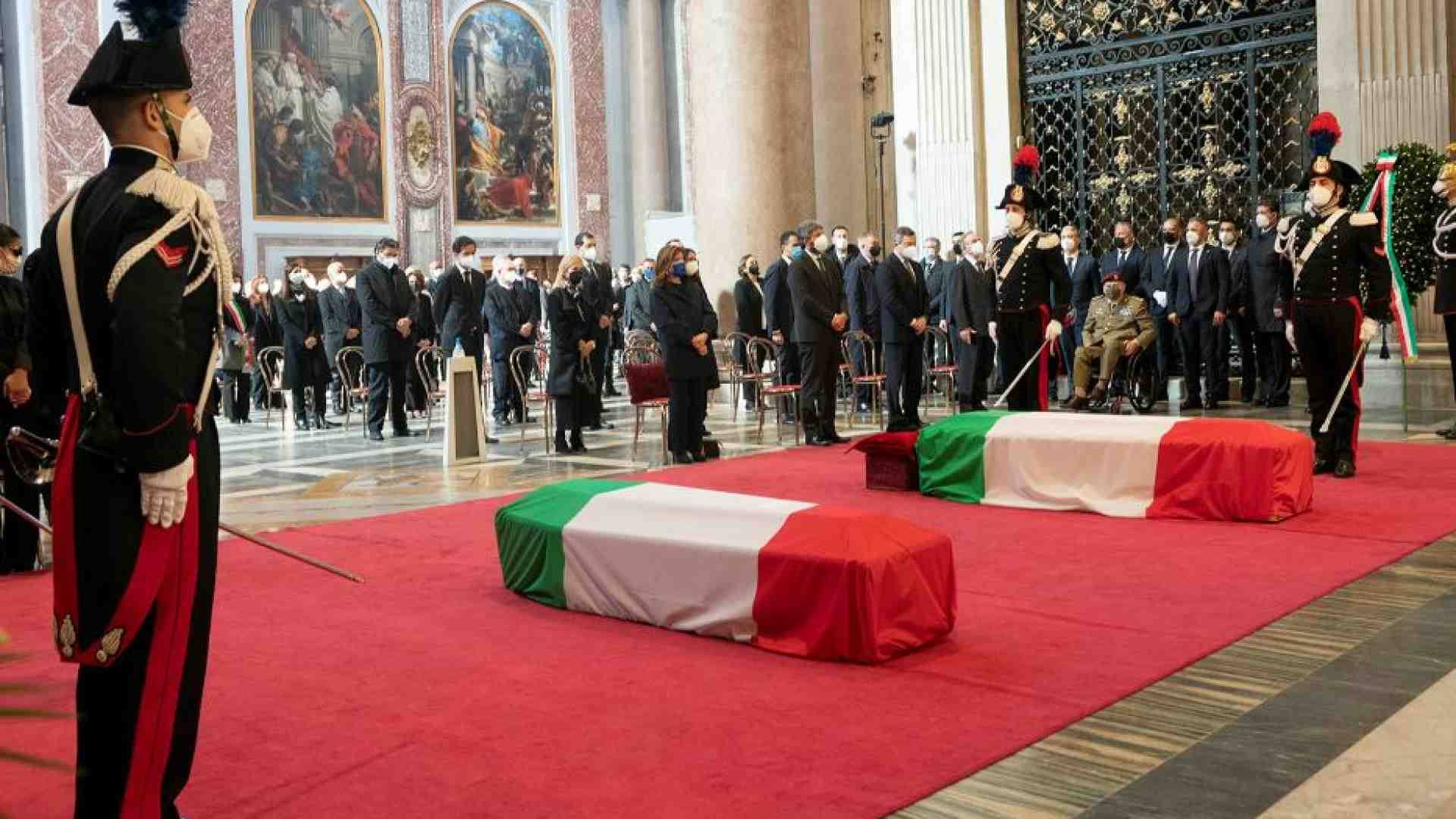 Immagine di Attanasio, lo Stato fuori dal processo La famiglia accetta il risarcimento