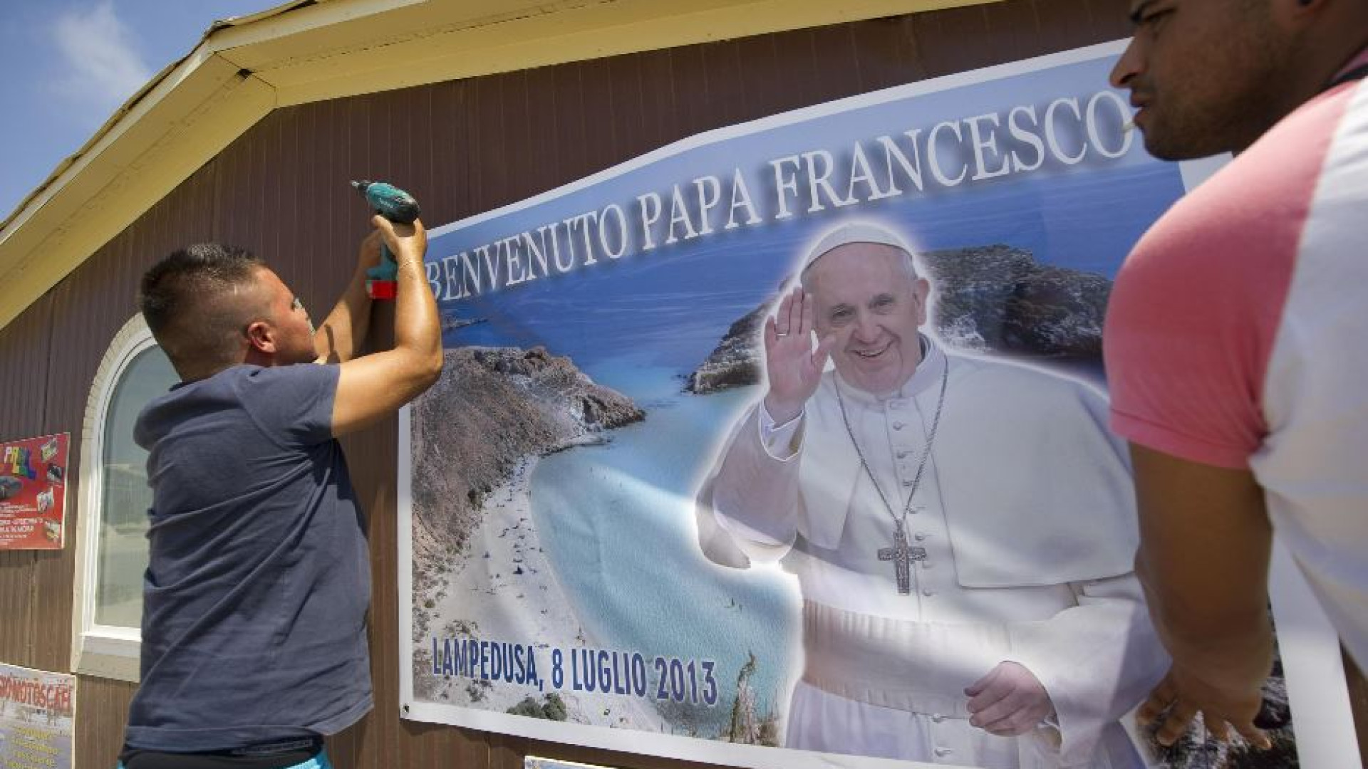 Immagine di Il Papa: le stragi in mare, vergogna di una società che non sa più piangere