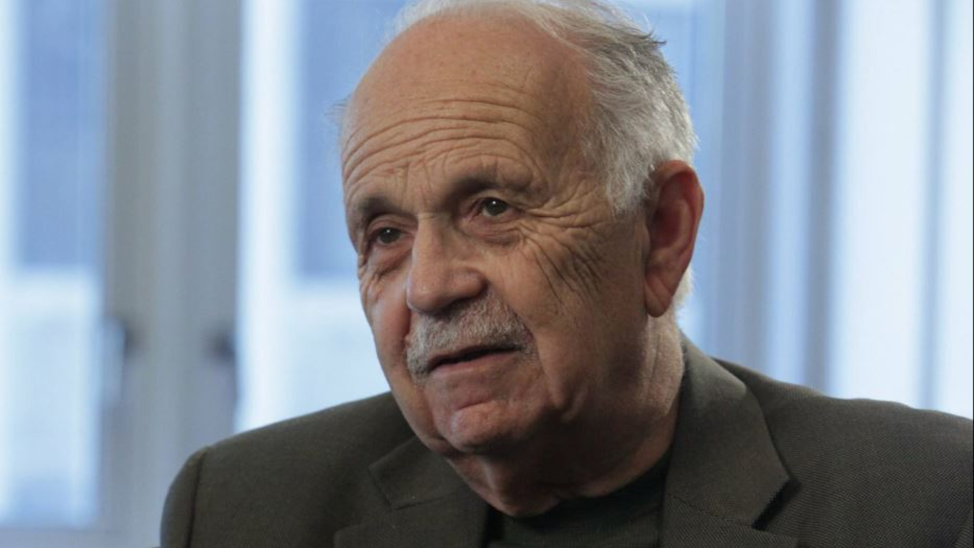 Immagine di Stanley Fish: «L'IA ha un senso solo se glielo diamo noi»